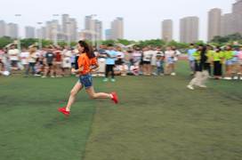 说明: C:\Users\Teacher\Desktop\2016级会计专业活动九游·官方网站\照片集\风一样的女子.jpg