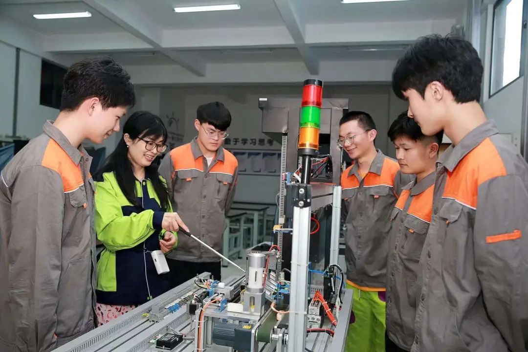 8个专业物理类投档线超本科线!这所高职制造类专业受追捧