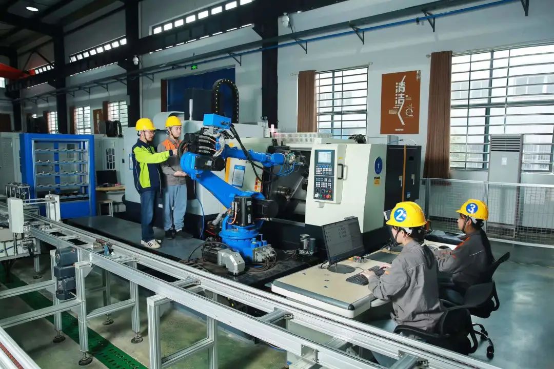 8个专业物理类投档线超本科线!这所高职制造类专业受追捧