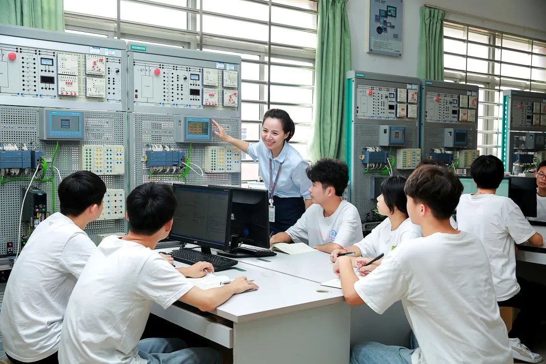 8个专业物理类投档线超本科线!这所高职制造类专业受追捧